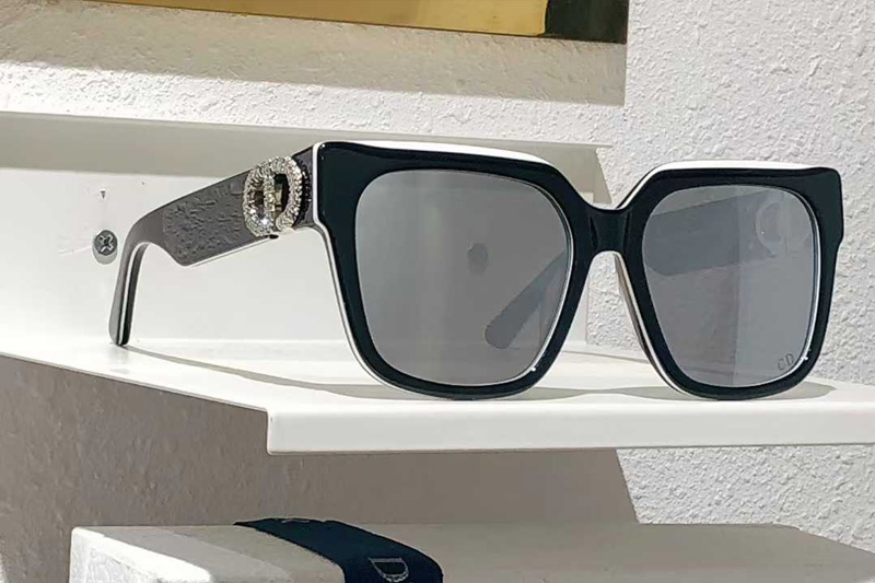 30Montaigne S11I Sunglasses Black Mirror