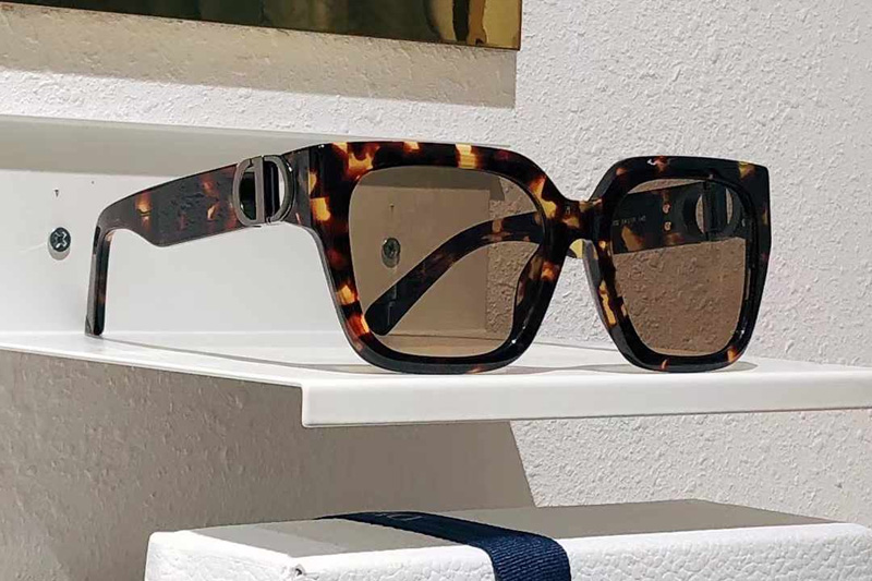 30Montaigne S8U Sunglasses Tortoise Brown