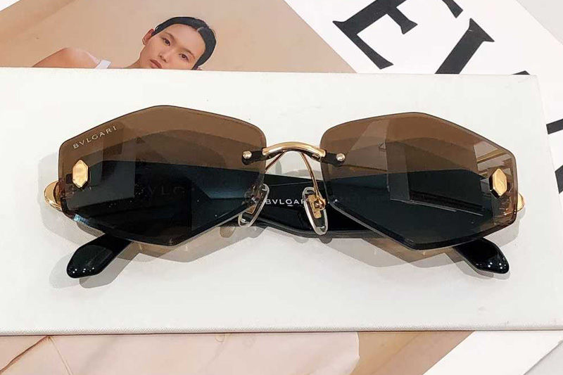 BV40010 Sunglasses Black Gold Brown