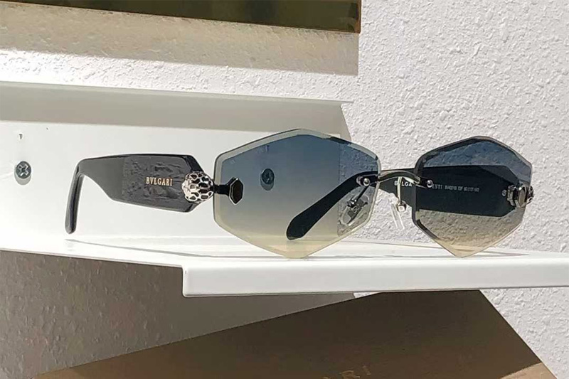 BV40010 Sunglasses Black Silver Gradient Blue