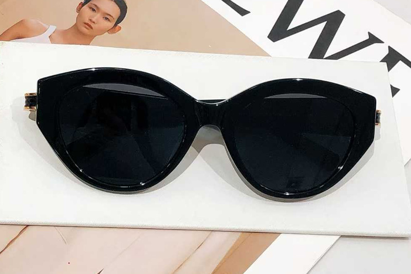 BV40046I Sunglasses Black Gray
