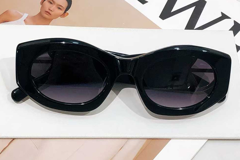 BV40049I Sunglasses Black Gradient Gray