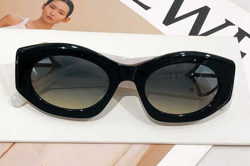 BV40049I Sunglasses Black White Gradient Blue