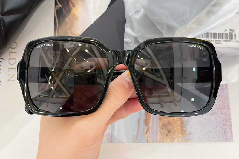 CH5408 Sunglasses Black Gold Gray