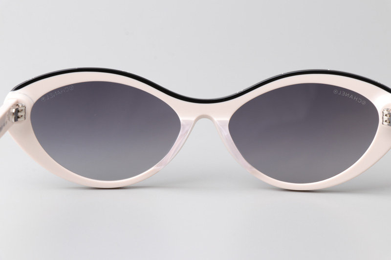 CH5416 Sunglasses White Black Gradient Gray