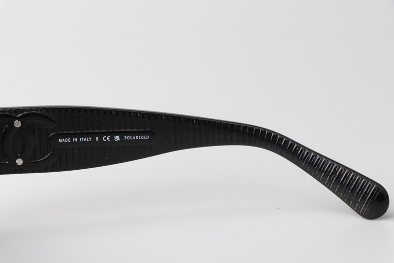 CH5493 Sunglasses Black Gold Gradient Gray