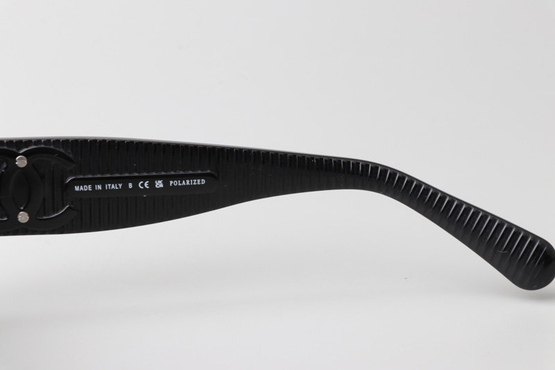 CH5493 Sunglasses Black Gold Gray