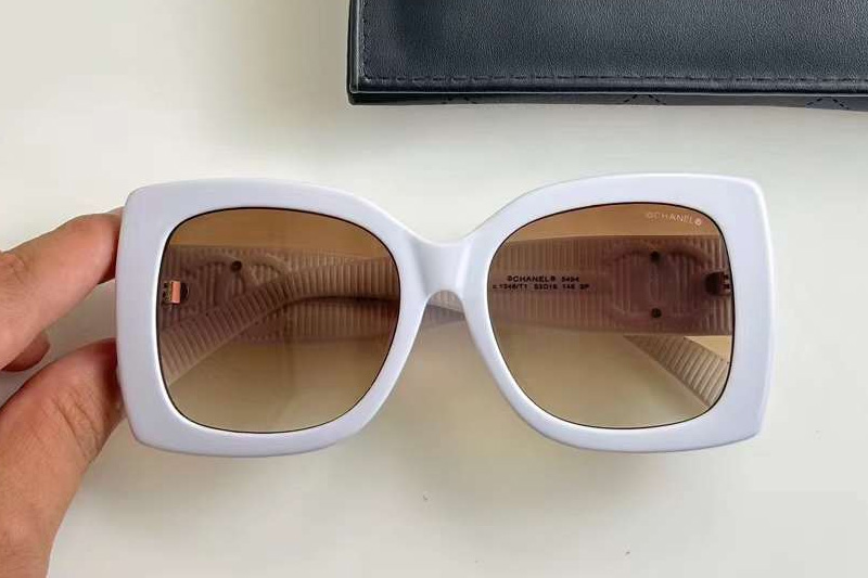 CH5494 Sunglasses In White Gold