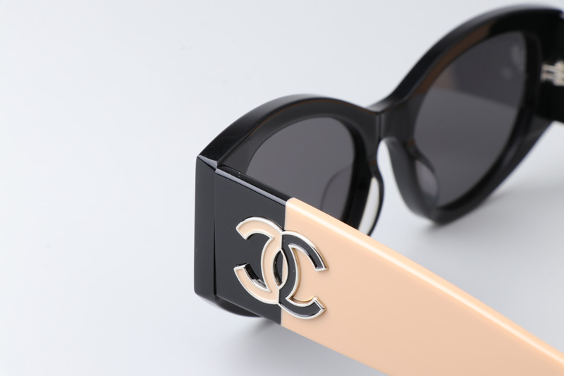 CH5524 Sunglasses Black Cream Gray