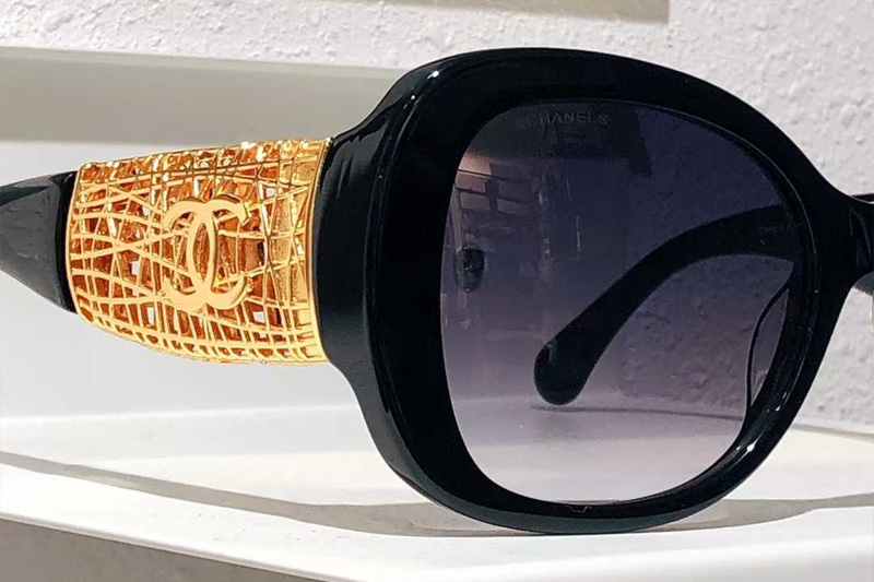 CH5531 Sunglasses Black Gradient Gray