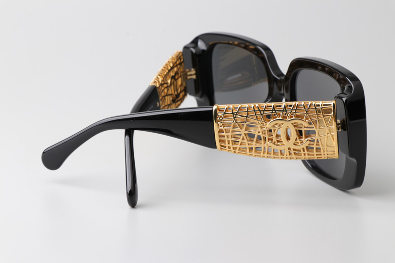 CH5532 Sunglasses Black Gold Gray