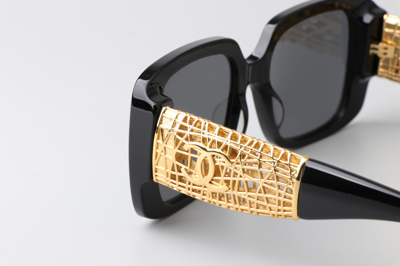 CH5532 Sunglasses Black Gold Gray
