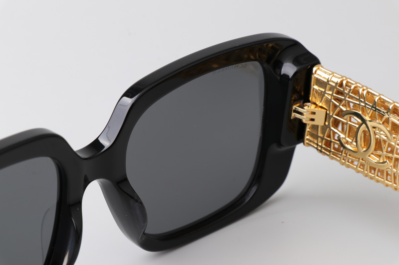 CH5532 Sunglasses Black Gold Gray