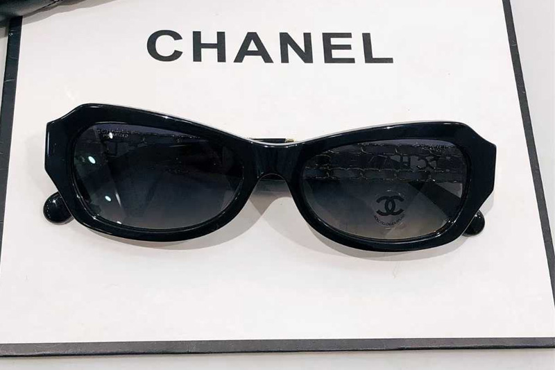 CH5537 Sunglasses Black Gradient Gray