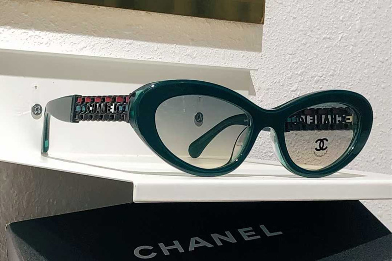 CH5538Q Sunglasses Green Gradient Gray