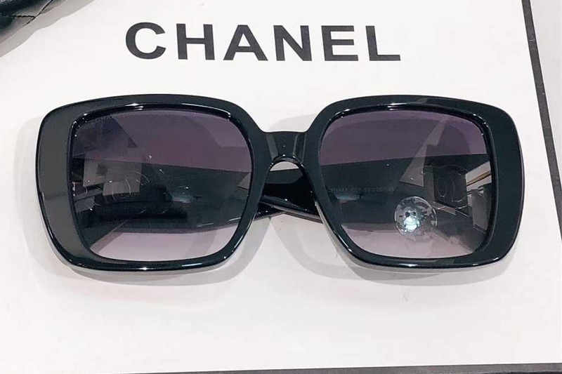 CH5541 Sunglasses Black Gradient Gray