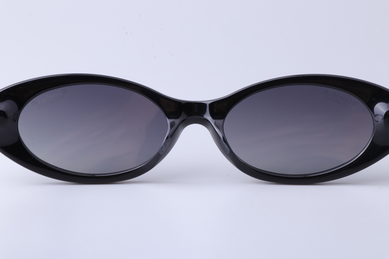 CH5565 Sunglasses Black Gold Gradient Gray