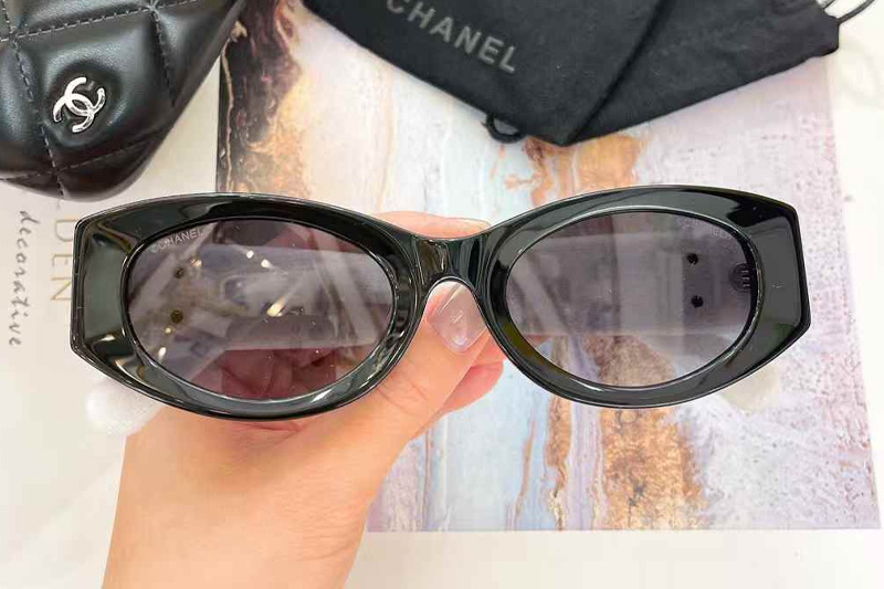 CH6066 Sunglasses Black White Gradient Gray