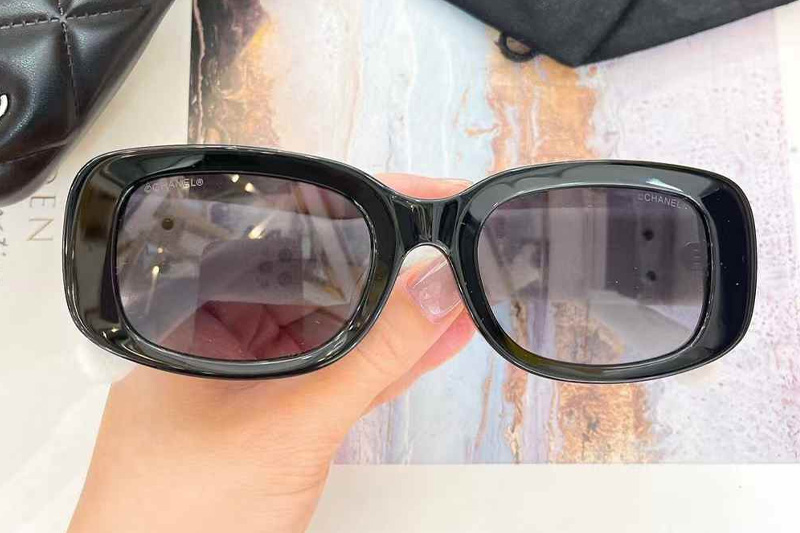 CH6067 Sunglasses Black White Gradient Gray