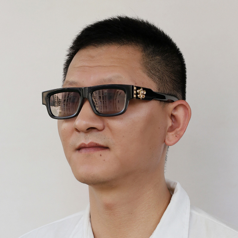 CH8216 Sunglasses Black Gold Gradient Brown