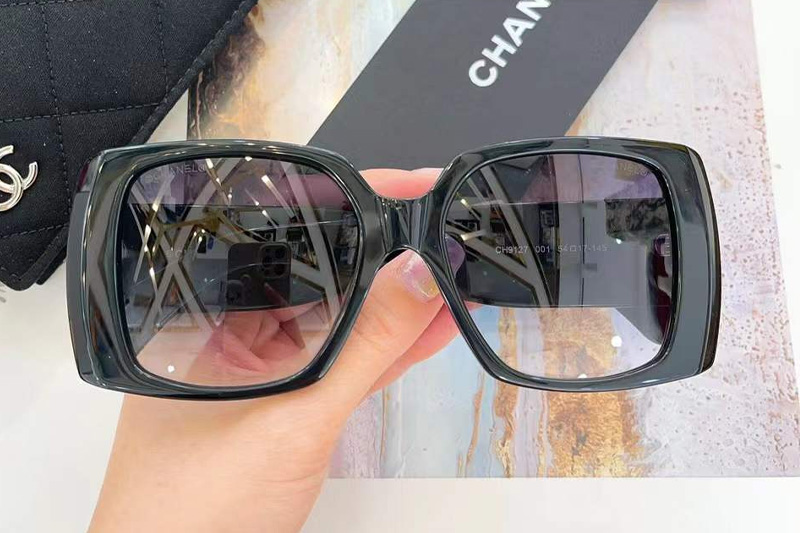 CH9127 Sunglasses Black Gold Gradient Gray