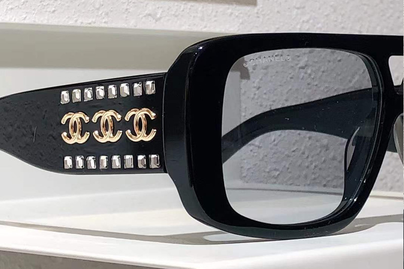 CH9160B Sunglasses Black Light Gray