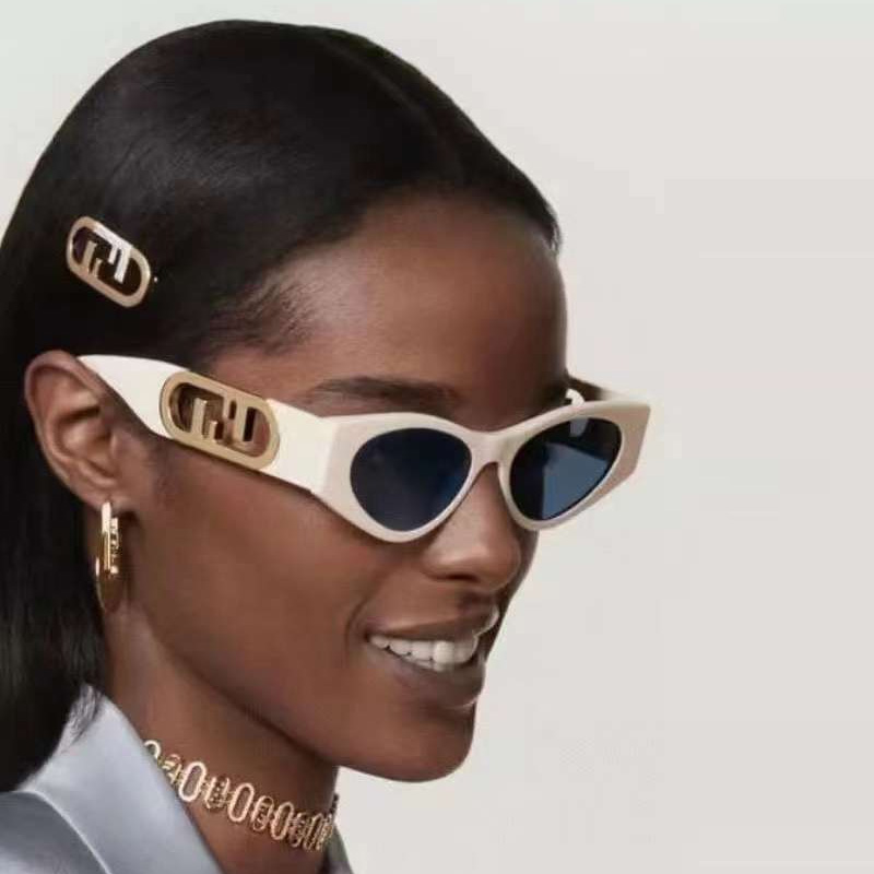 FE40049 Sunglasses In White