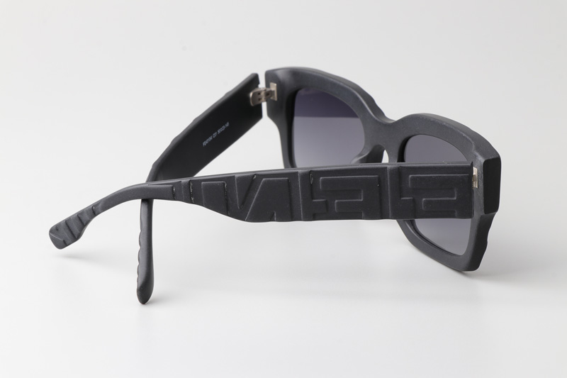 FE40104I Sunglasses Matte Black Gradient Gray