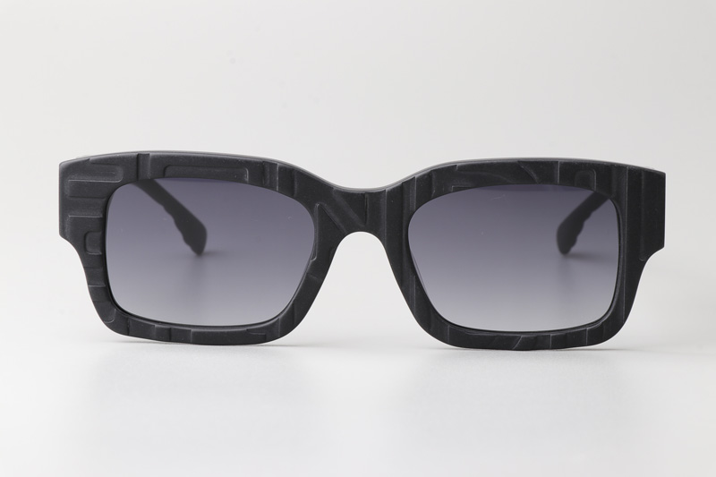 FE40104I Sunglasses Matte Black Gradient Gray