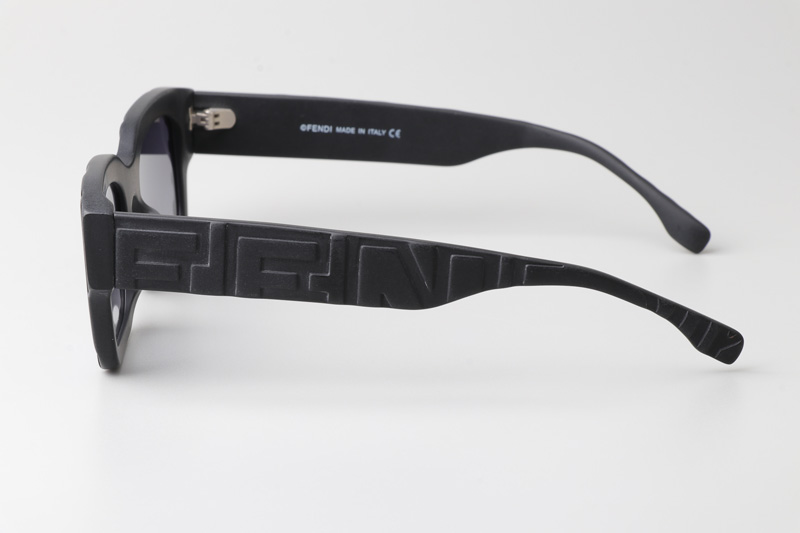 FE40104I Sunglasses Matte Black Gradient Gray