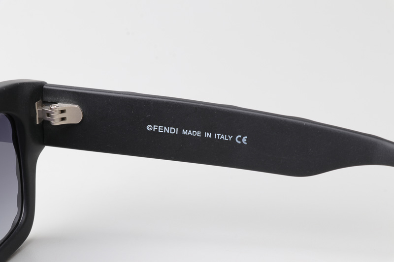 FE40104I Sunglasses Matte Black Gradient Gray