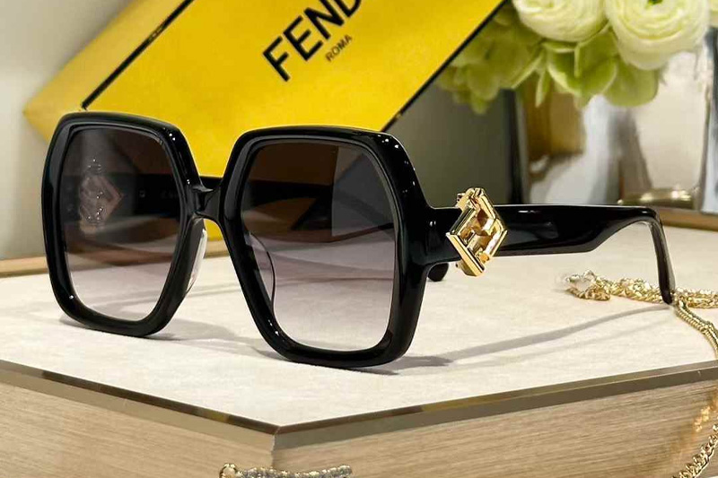 FE40139I Sunglasses Black Gold Gradient Gray