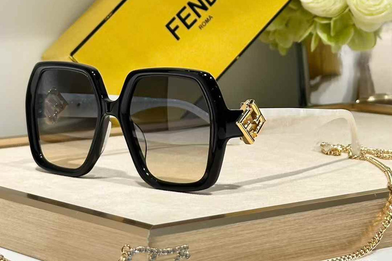 FE40139I Sunglasses Black White Gradient Gray
