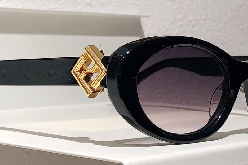 FE40150I Sunglasses Black Gold Gradient Gray