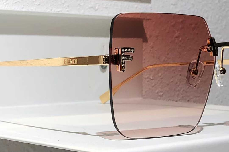 FE4082US Sunglasses Gold Gradient Pink