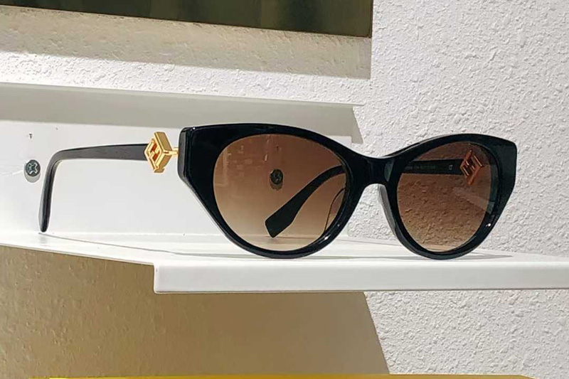 FE50099I Sunglasses Black Gradient Brown