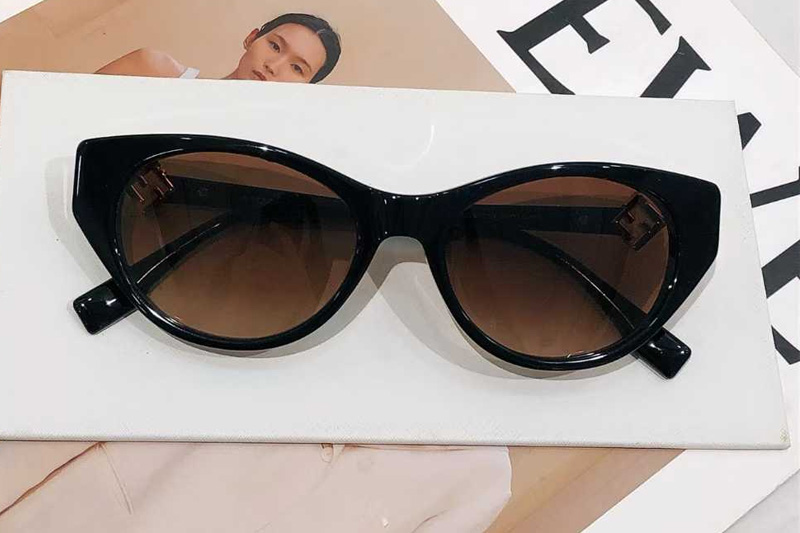 FE50099I Sunglasses Black Gradient Brown