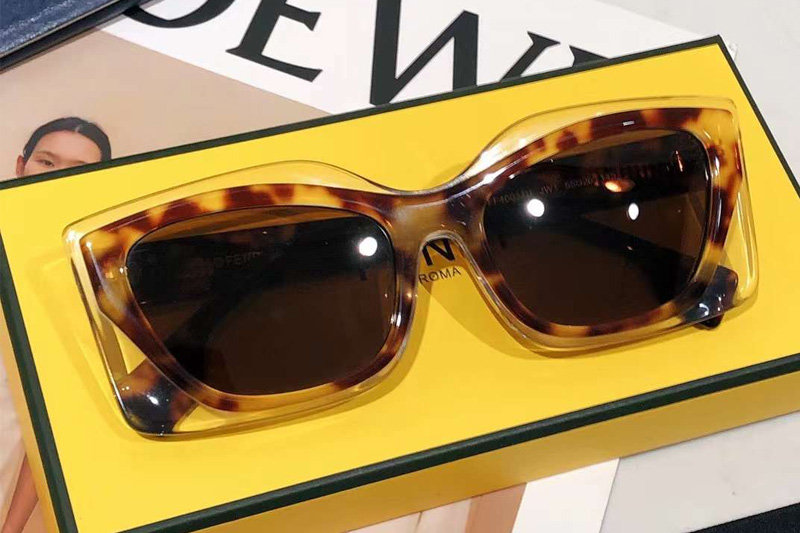 FF40034U Sunglasses In Tortoise