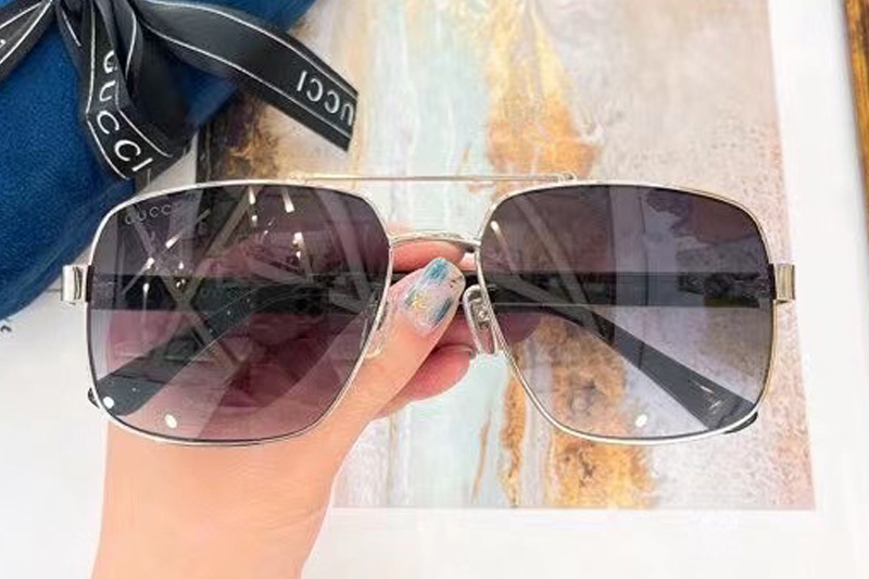 GG0529S Sunglasses In Silver Black Gradient Grey