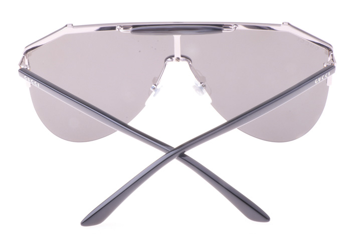 GG0584S Sunglasses In Black Silver Grey