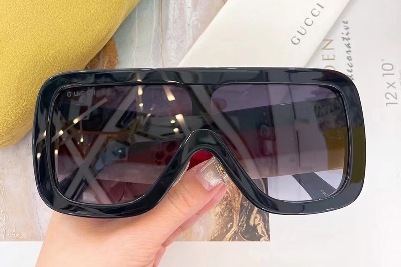 GG1011S Sunglasses In Black Blue Red