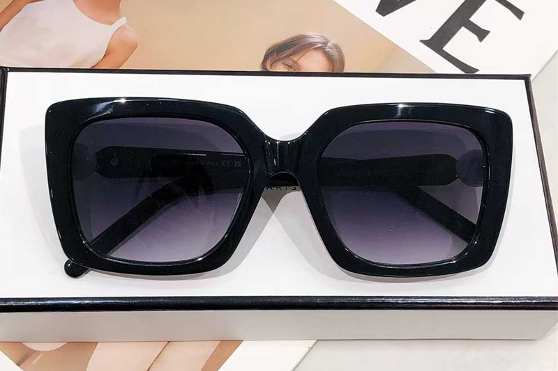 GV40071F Sunglasses Black Gradient Gray