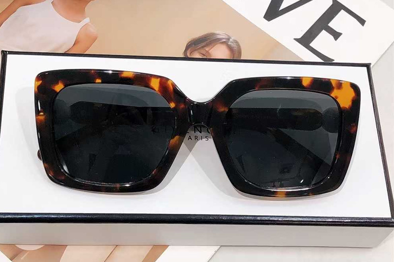 GV40071F Sunglasses Tortoise Gray