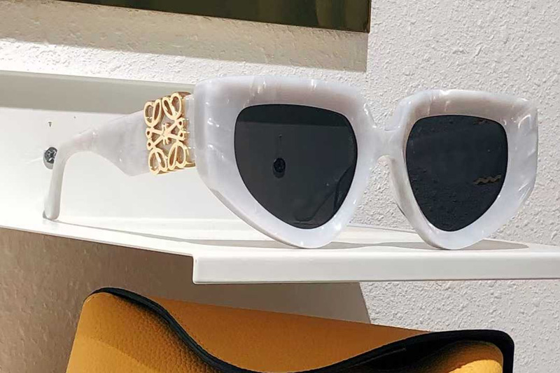 LW40154U Sunglasses White Gray