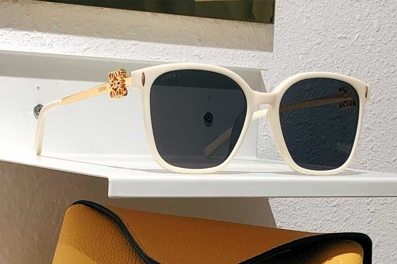 LW50402 Sunglasses White Gray