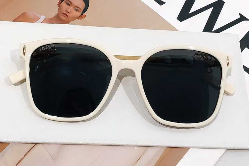 LW50402 Sunglasses White Gray