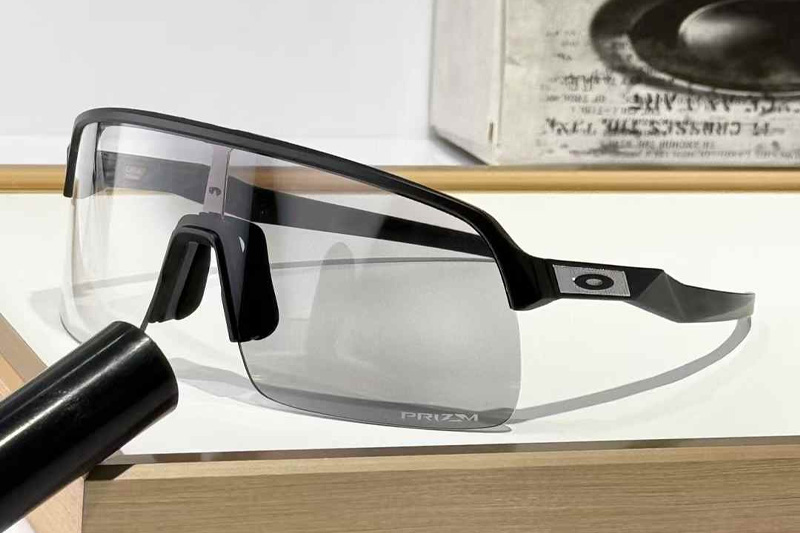 OO9463 Sunglasses Black Photochromic Gray