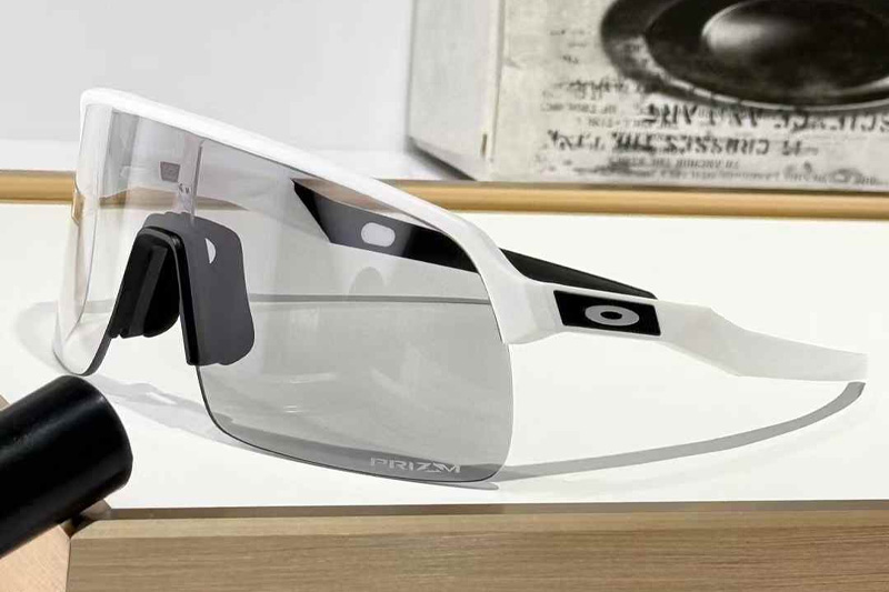 OO9463 Sunglasses White Photochromic Gray