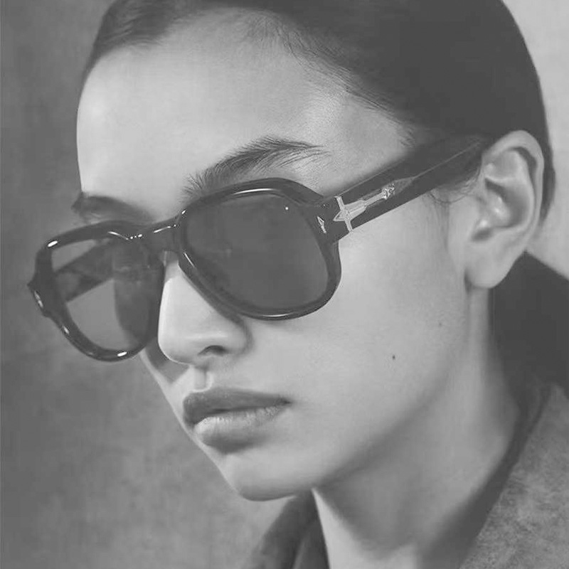 Red Cloud Sunglasses Black Gray