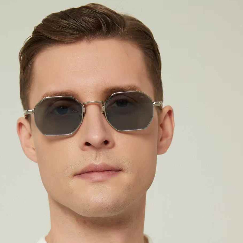 The Loew Sunglasses Silver Gray